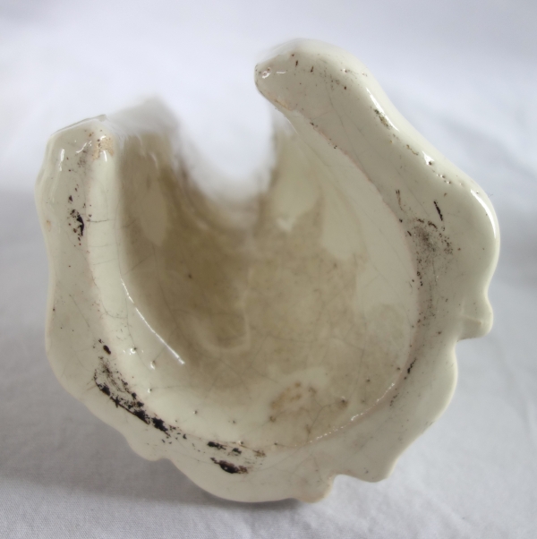 Suite de 4 pieds griffes pour poêle en faïence XIXe