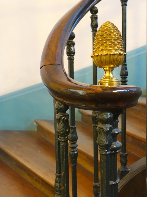 Boule de rampe d'escalier de château en bronze doré - style Louis XVI Empire - Maison Fontaine