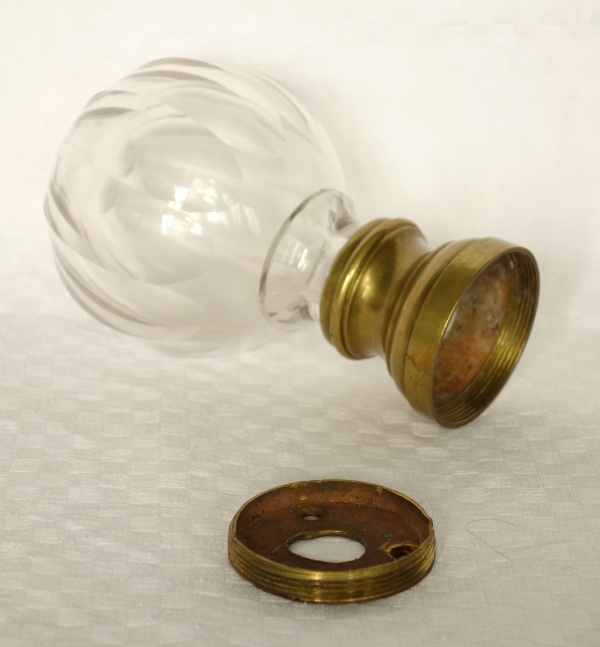 Baccarat - boule de rampe d'escalier en cristal taillé et laiton, époque XIXe siècle