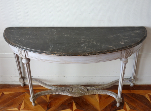 Grande console desserte demi-lune d'époque Louis XVI, bois patiné et faux marbre