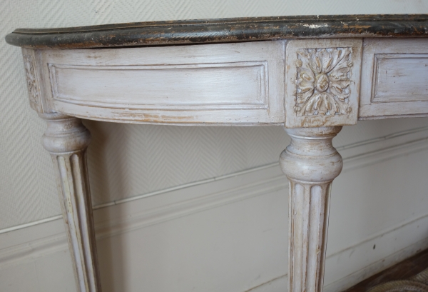 Grande console desserte demi-lune d'époque Louis XVI, bois patiné et faux marbre