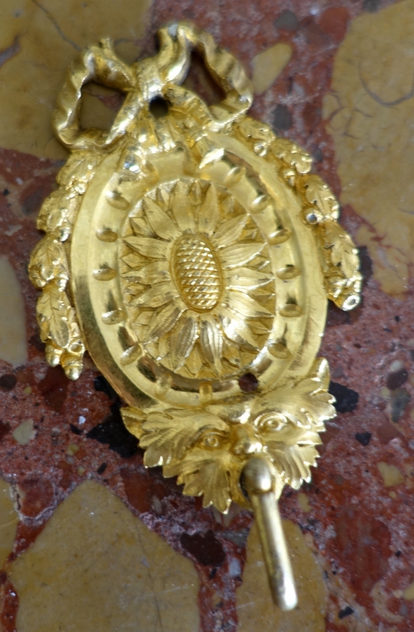 Paire de porte-montres Louis XVI en bronze ciselé et doré au mercure - suspente miniature
