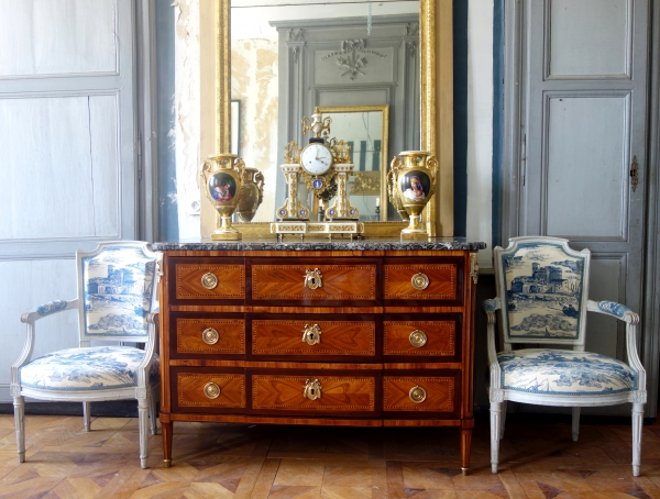 Pair of Louis XVI style lanterns for a vestibule, bronze & glass