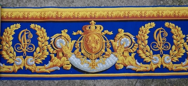 Royal wallpaper decorated with Charles Philippe de France coat of arms