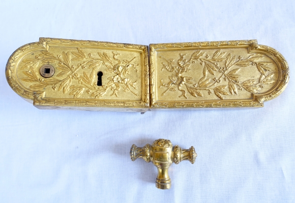 Serrure de double porte de château / hôtel particulier en bronze doré, style Louis XVI