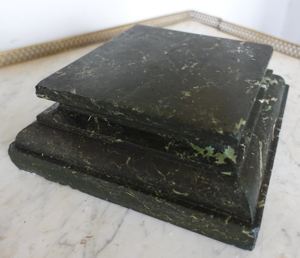 Socle de présentation néoclassique en marbre vert de mer pour buste