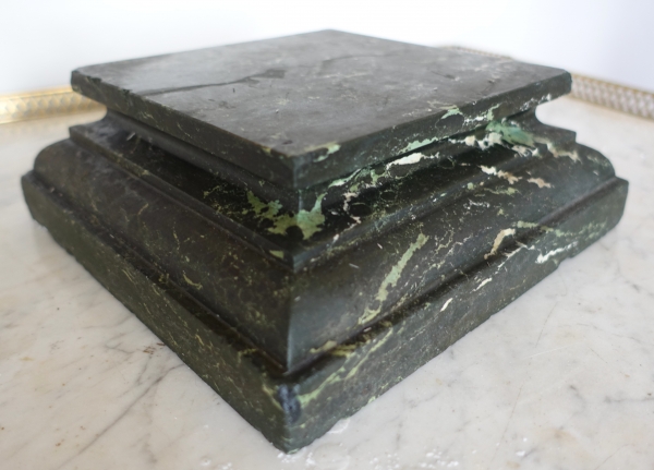 Socle de présentation néoclassique en marbre vert de mer pour buste
