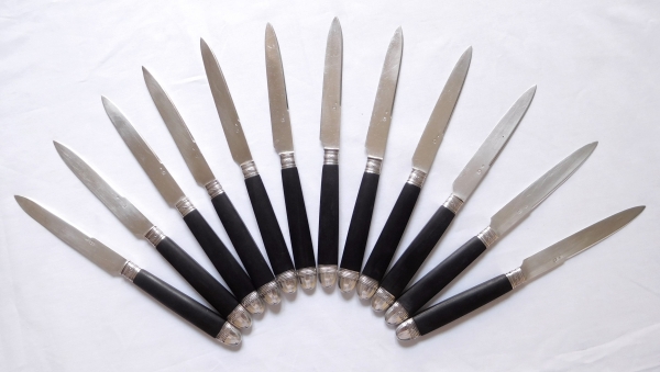 Ensemble de 12 couteaux à fruits de style Louis XVI, argent massif et ébène, poinçon Minerve