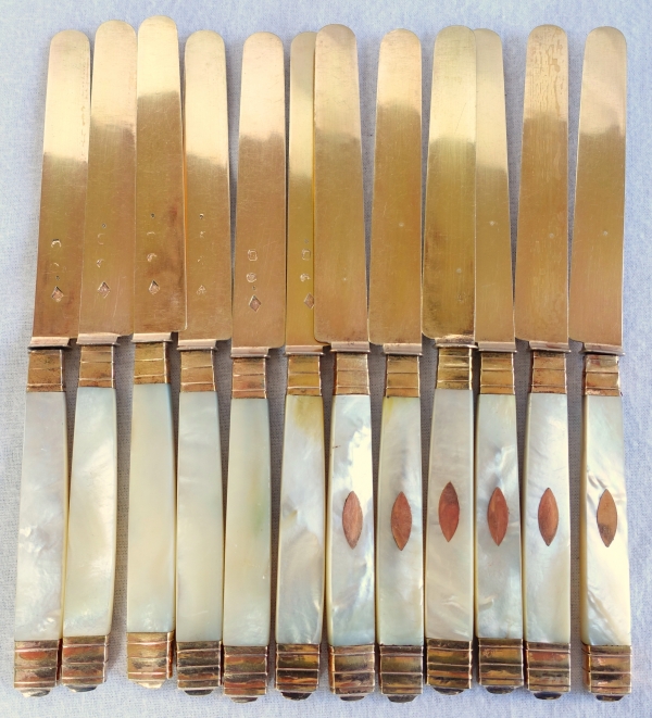 12 couteaux à fruits en vermeil, nacre et or - poinçon Vieillard