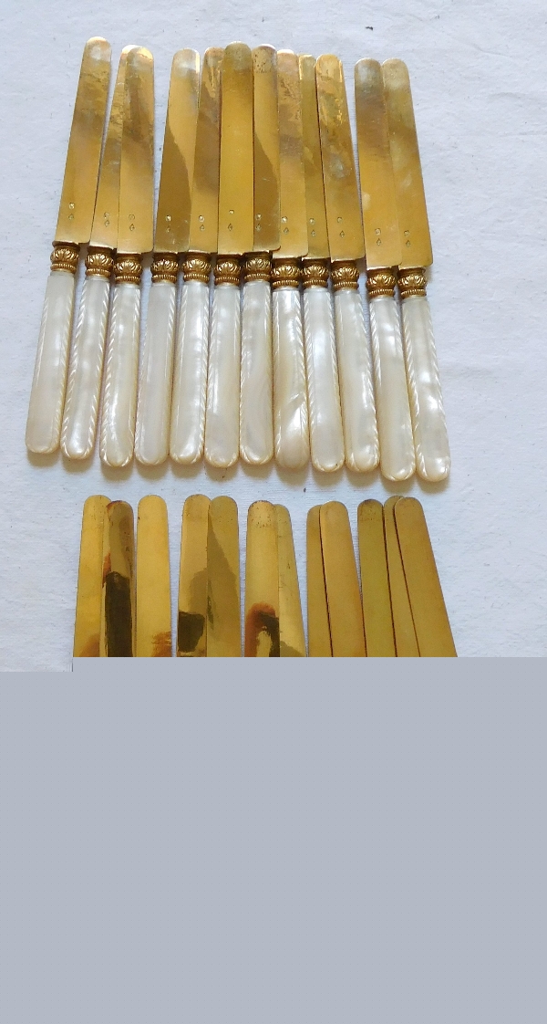 12 couteaux à fruits en vermeil et nacre, époque Napoléon III, poinçon Minerve
