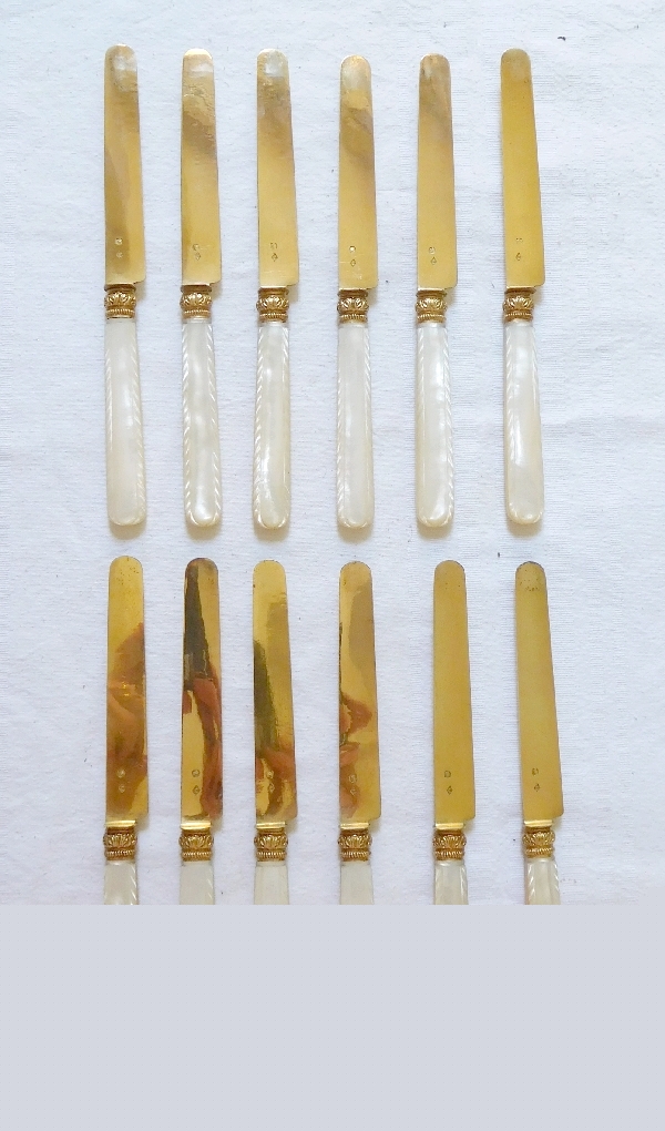 12 couteaux à fruits en vermeil et nacre, époque Napoléon III, poinçon Minerve