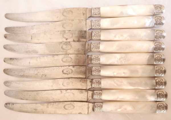 Jules Piault : set of 18 Louis XV style table knives, mother of pearl and sterling silver