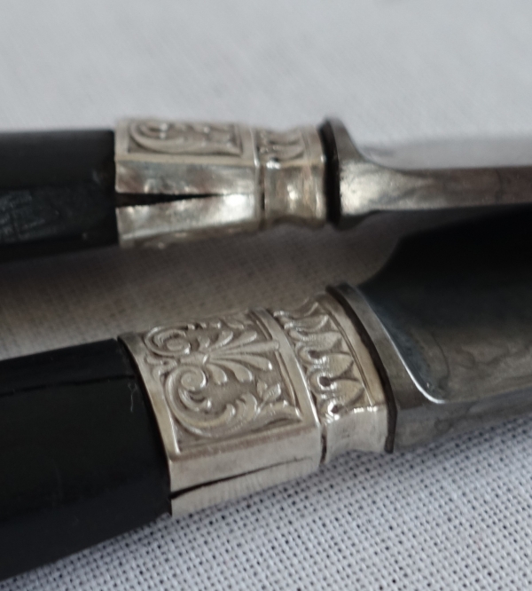 Ménagère de couteaux de style Empire en ébène, viroles et culots en argent massif - 24 pièces