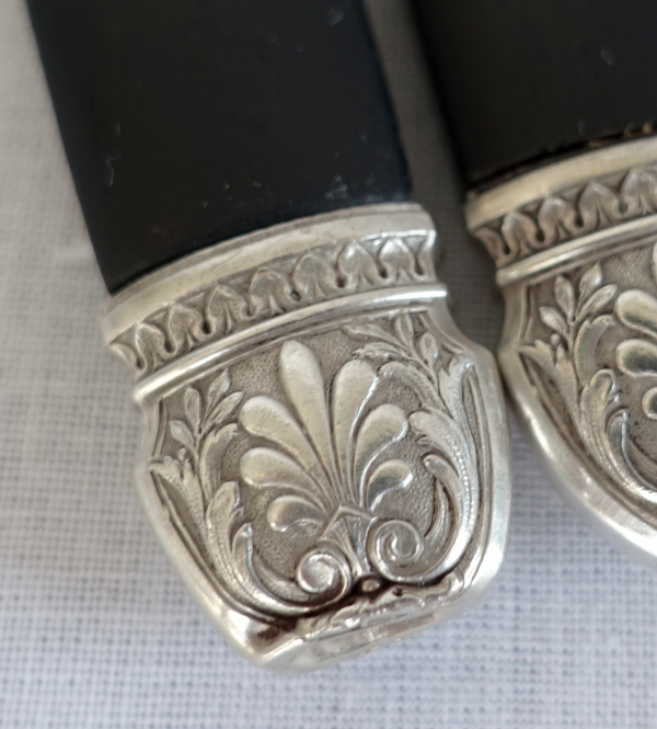 Ménagère de couteaux de style Empire en ébène, viroles et culots en argent massif - 24 pièces