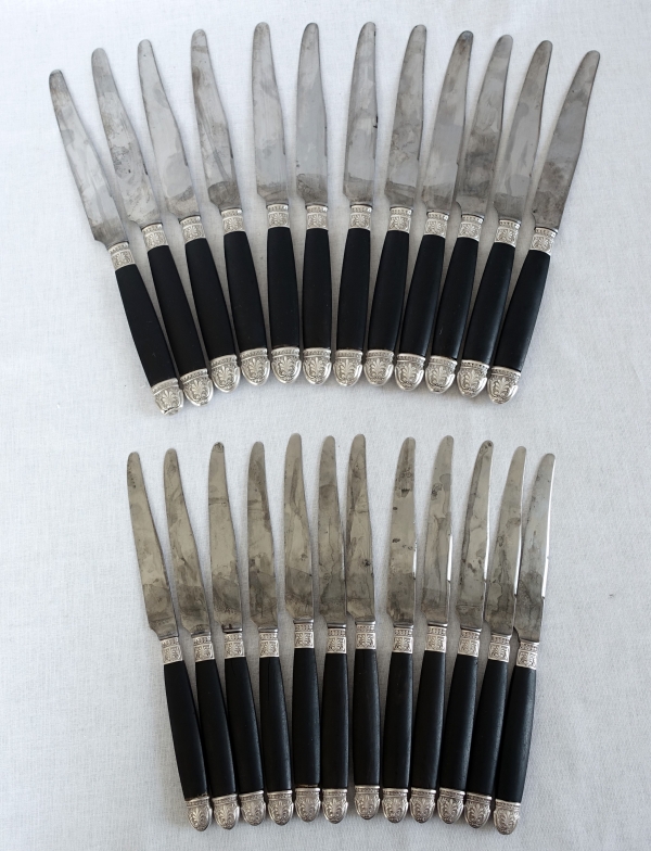 Ménagère de couteaux de style Empire en ébène, viroles et culots en argent massif - 24 pièces