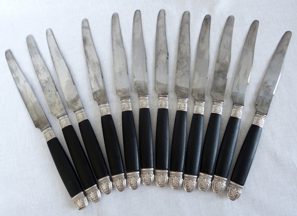 Ménagère de couteaux de style Empire en ébène, viroles et culots en argent massif - 24 pièces