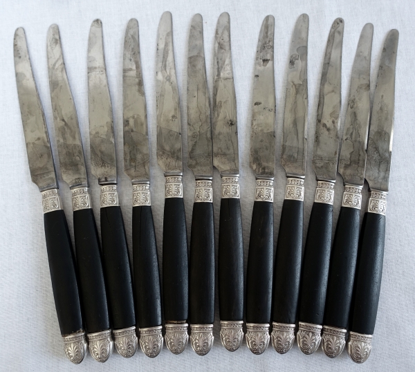 Ménagère de couteaux de style Empire en ébène, viroles et culots en argent massif - 24 pièces