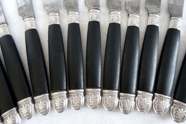 Ménagère de couteaux de style Empire en ébène, viroles et culots en argent massif - 24 pièces