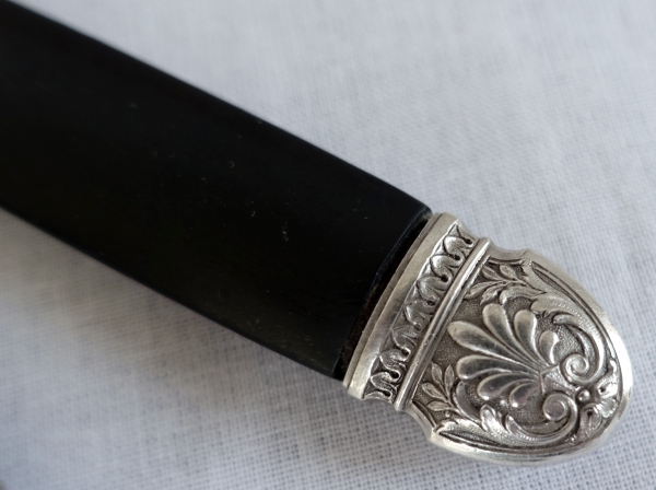 Ménagère de couteaux de style Empire en ébène, viroles et culots en argent massif - 24 pièces