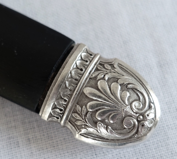 Ménagère de couteaux de style Empire en ébène, viroles et culots en argent massif - 24 pièces