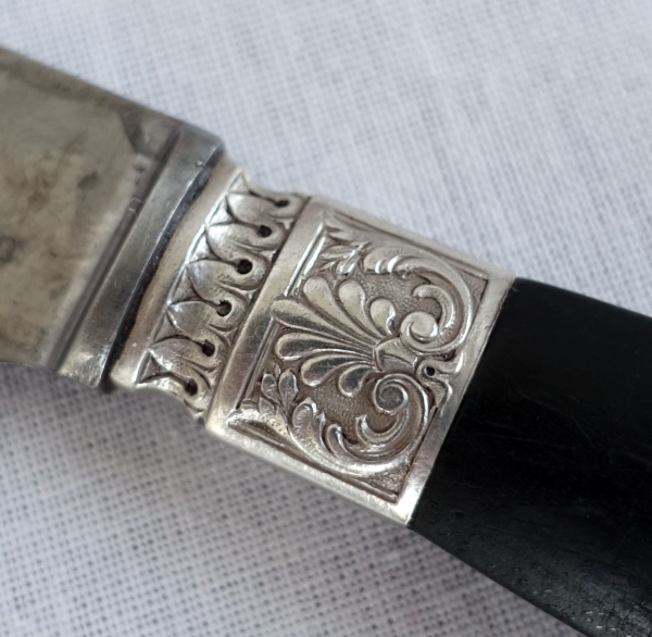 Ménagère de couteaux de style Empire en ébène, viroles et culots en argent massif - 24 pièces