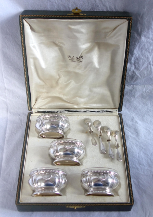 Puiforcat : suite de 4 salières en argent massif de style Régence - Louis XVI coquilles et perles