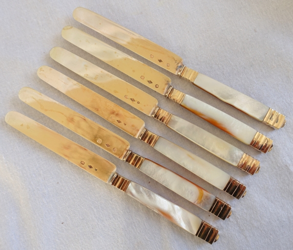 6 Empire vermeil, mother of pearl and pink gold fruit knives, early 19th century