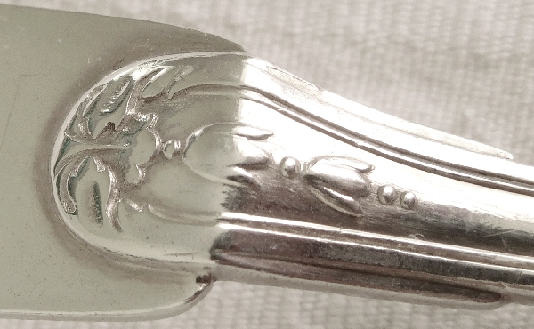 8 couverts à poisson de style Louis XVI en argent massif, poinçon Minerve, par Puiforcat