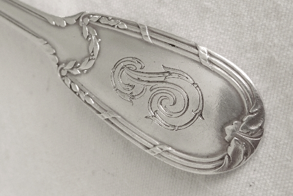 8 couverts à poisson de style Louis XVI en argent massif, poinçon Minerve, par Puiforcat