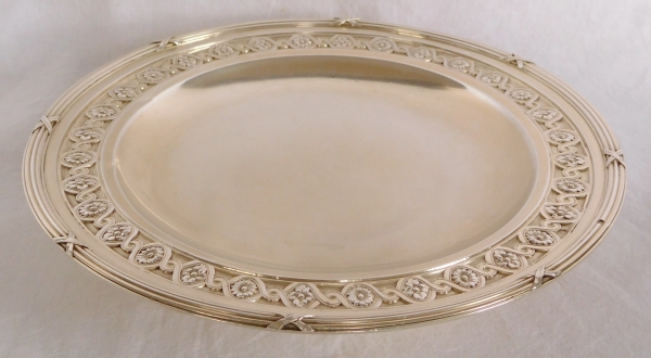 Assiette sur pied de style Louis XVI en argent massif / vermeil, par Hénin & Cie, poinçon Minerve