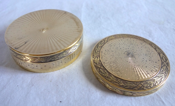 Boîte circulaire en vermeil - argent massif ciselé et doré or fin