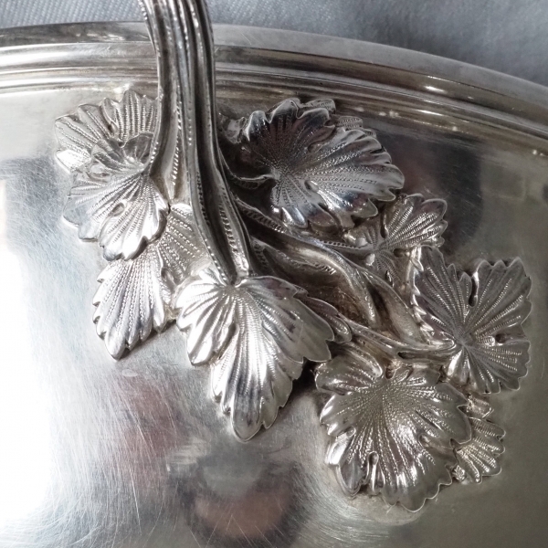 Large sterling silver vegetable dish, coat of arms and crown of count, 19th century circa 1850