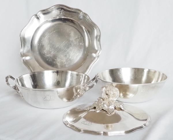 Large sterling silver vegetable dish, coat of arms and crown of count, 19th century circa 1850