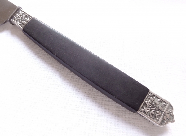 Ménagère de 24 couteaux de style Louis XIV en ébène et argent massif