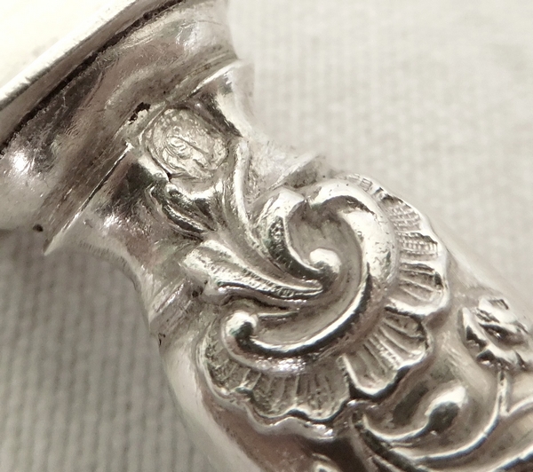 Ménagère de 24 couteaux de style Louis XV, argent massif, poinçon Minerve par Henri Lapeyre