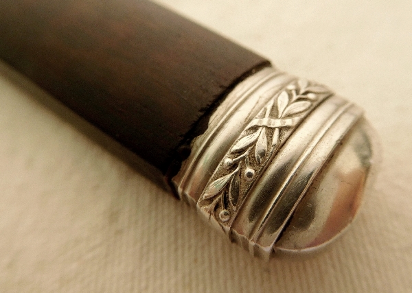 Ménagère de couteaux de style Louis XVI en acajou et argent, 29 pièces