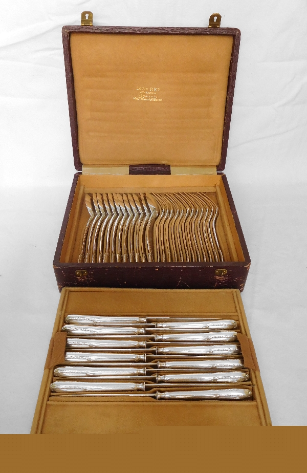 Puiforcat : ménagère de style Louis XVI, modèle Suffren en argent massif 36 pièces, poinçon Minerve