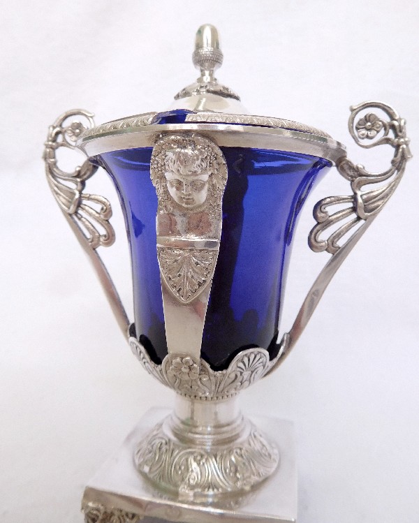 Moutardier de style Empire en argent massif, verrine bleu cobalt, époque Restauration