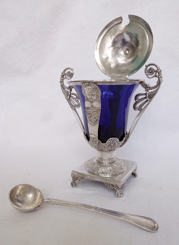 Moutardier de style Empire en argent massif, verrine bleu cobalt, époque Restauration