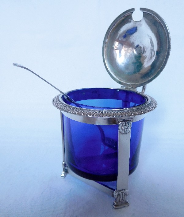 Moutardier en argent massif de style Empire, verrine bleu cobalt, époque Restauration