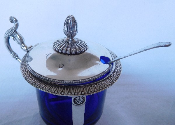 Moutardier en argent massif de style Empire, verrine bleu cobalt, époque Restauration