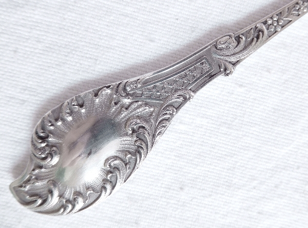 Louche à sauce de style Louis XV Rocaille en argent massif et vermeil, poinçon Minerve