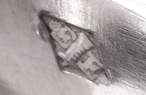 Louche à sauce de style Louis XV Rocaille en argent massif et vermeil, poinçon Minerve