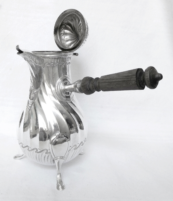 Verseuse à prise latérale / cafetière de style Louis XV en argent massif par Puiforcat - Lapar, poinçon Minerve