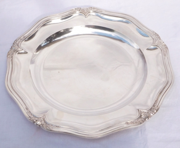 Puiforcat : plat circulaire de style Louis XV en argent massif, poinçon Minerve, sans monogramme - 922g