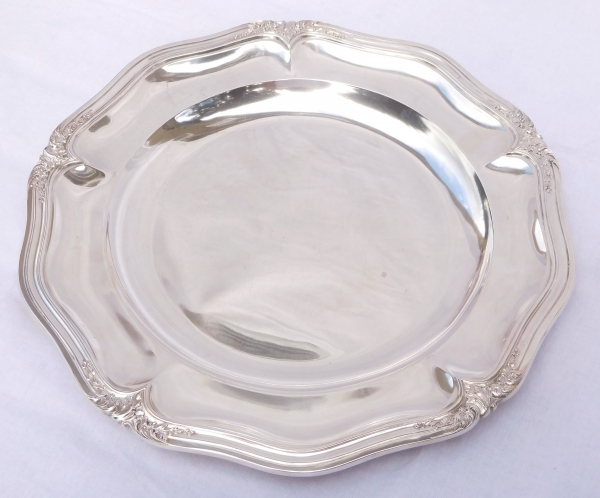 Puiforcat : plat circulaire de style Louis XV en argent massif, poinçon Minerve, sans monogramme - 922g