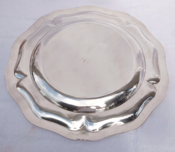 Puiforcat : plat circulaire de style Louis XV en argent massif, poinçon Minerve, sans monogramme - 922g