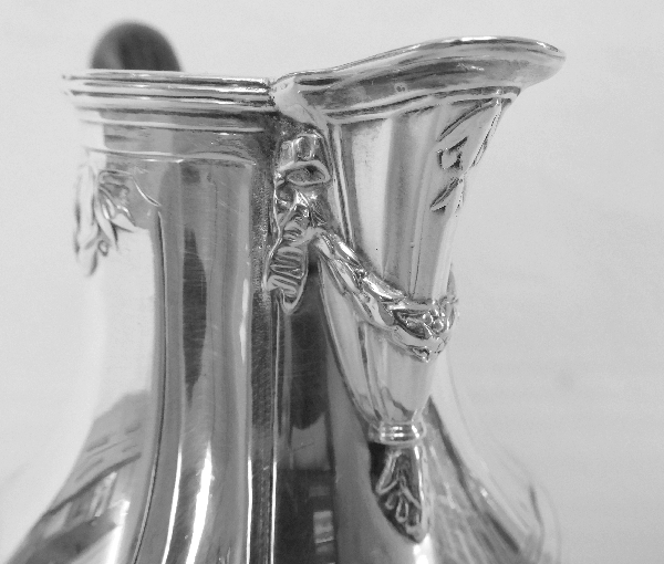 Pot à lait de style Louis XVI en argent massif par Lapar, poinçon Minerve