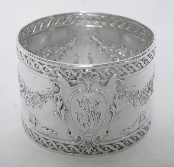 Rond de serviette de style Louis XVI en argent massif repoussé, monogramme JB, poinçon Minerve