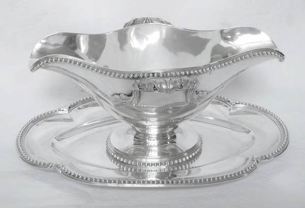 Saucière et sa navette en argent massif, style Louis XVI à rang de perles, poinçon Minerve